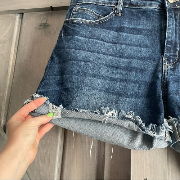Kancan Maurice’s Cuffed Hem‎ Denim Frayed Shorts stretchy size 32 - Picture 2 of 5